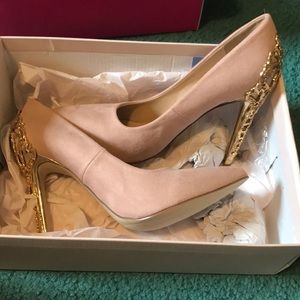 Blush heel with gold accented heel